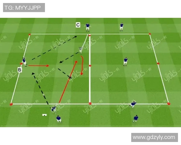 足球直击赛场热潮解析球员表现与战术布局 足球直击赛场热潮解析球员表现与战术布局